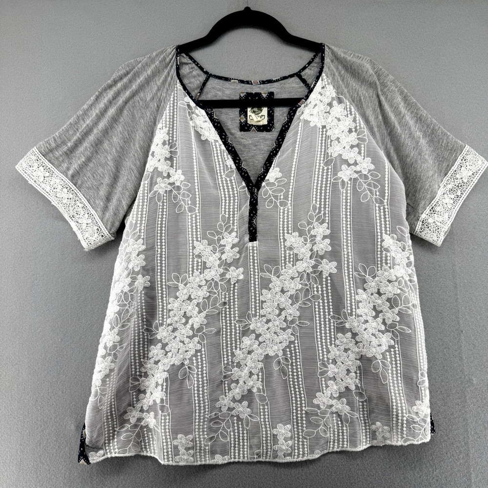 Anthropologie Top Womens Medium White Gray Embroidered Lace Hem Sleeve